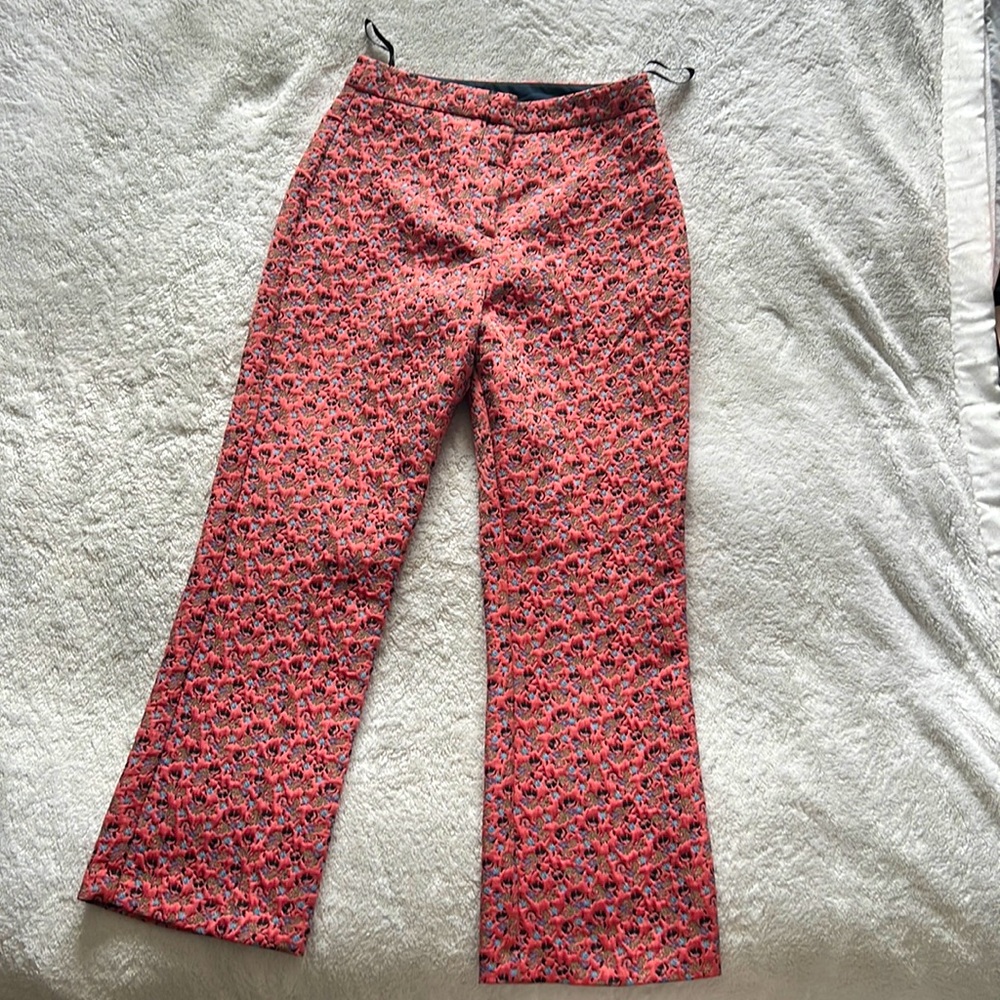 Textured floral two-piece suit (women’s) in pink- trouser